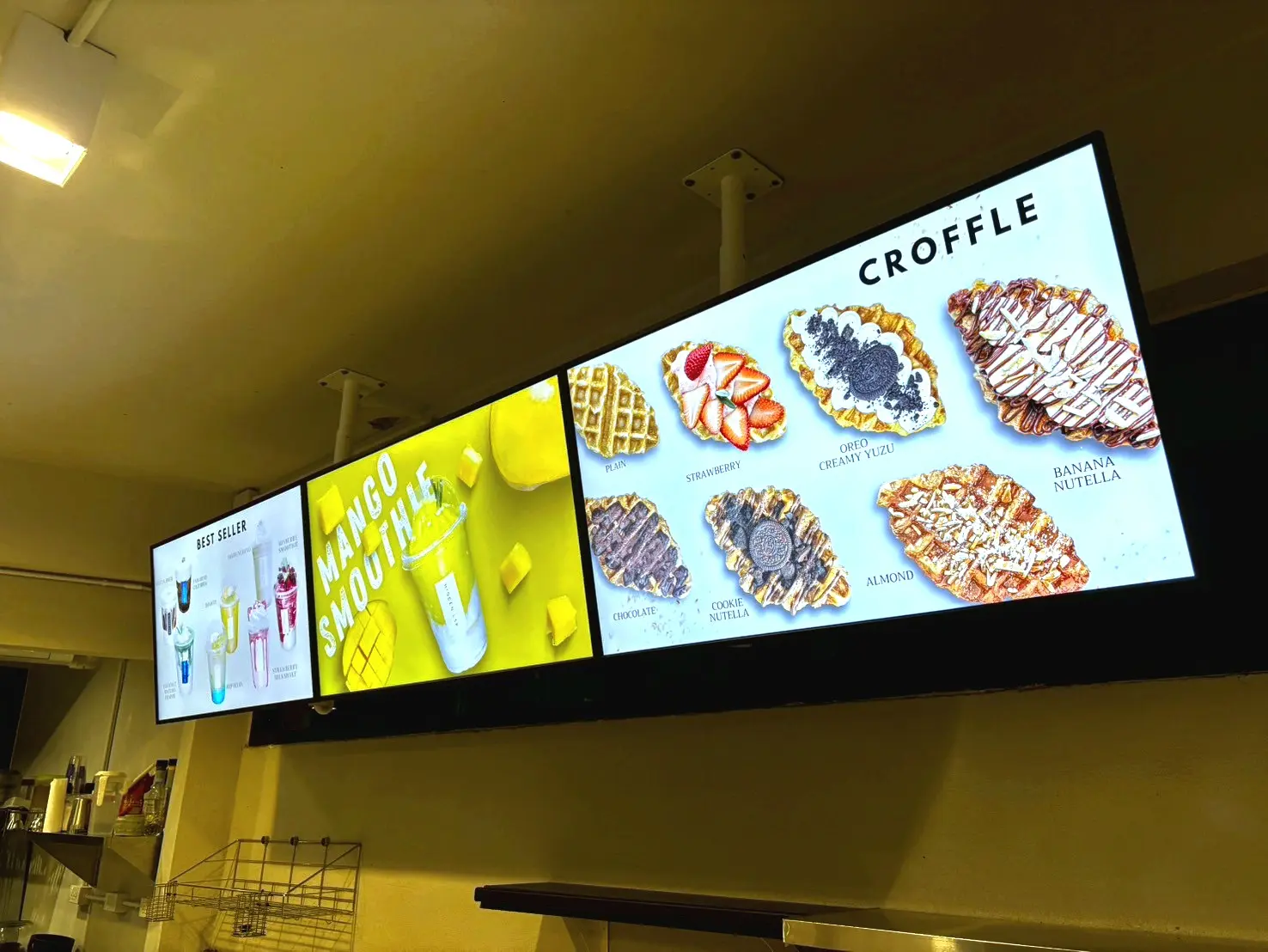 Hidden Lab บางแสน คาเฟ่สุดชิคพร้อมจอ Digital Menu Board จากดีไซน์เนจ