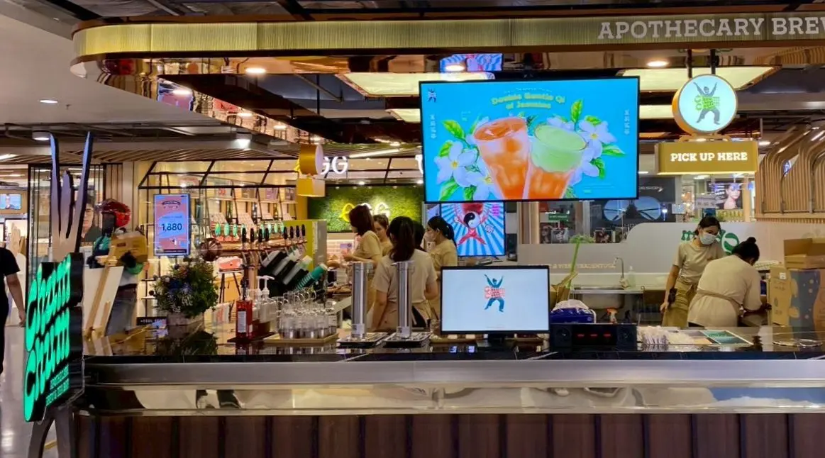 จอ Digital Signage ที่ร้าน ChumChum ใช้แสดงเมนูและโปรโมชั่น